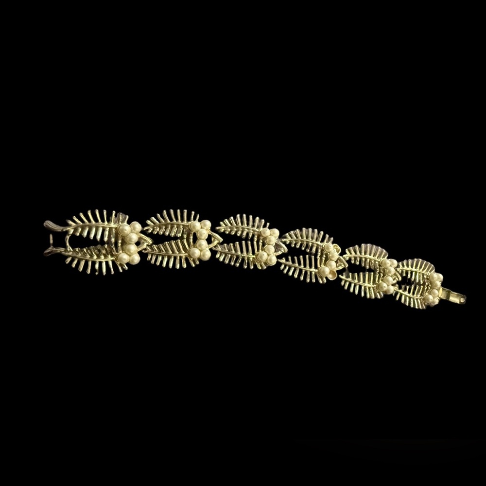Gold tone vintage Coro Pegasus leaf skeletal design bracelet 1940s 1950s - Picture 1 of 9
